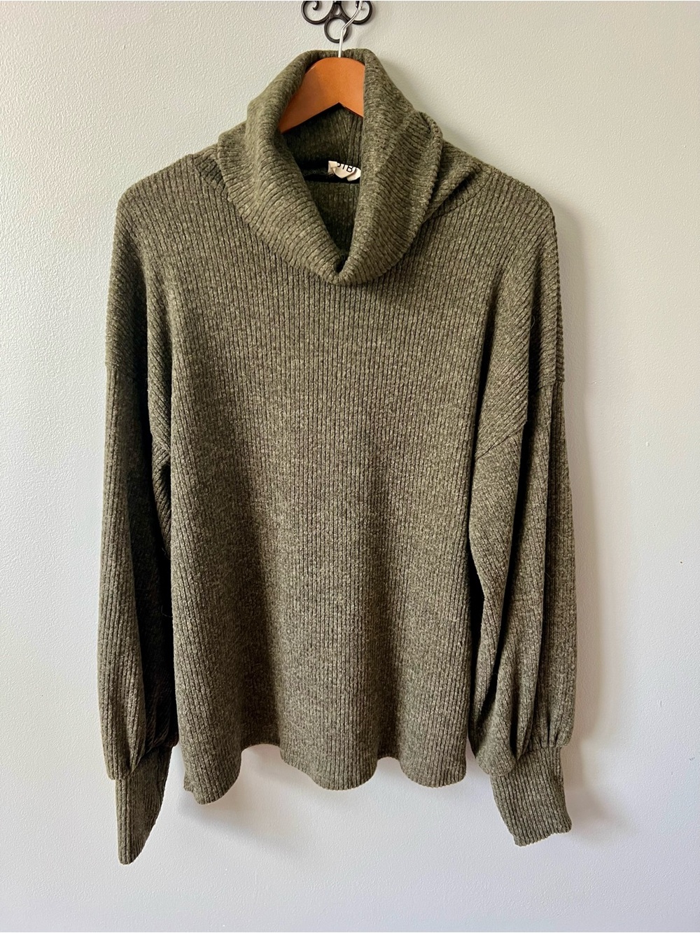BiBi Heathered Olive Ribbed Turtle/Cowl Neck Slouchy Cozy Earthy Sweater Large